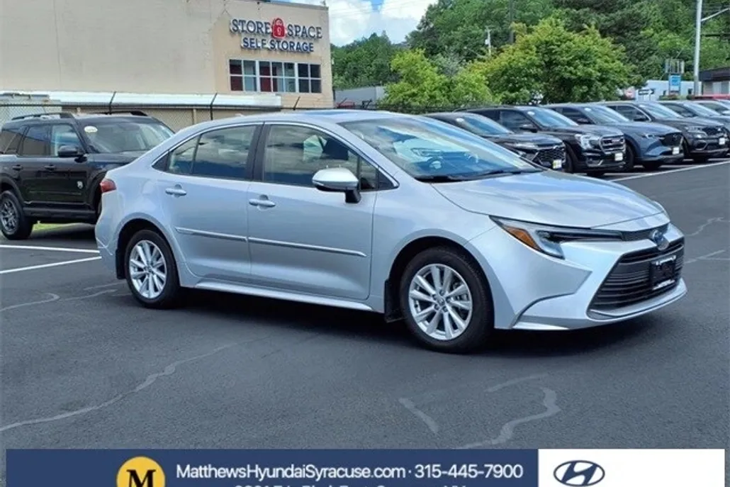 2024 Toyota Corolla Hybrid LE photo 1
