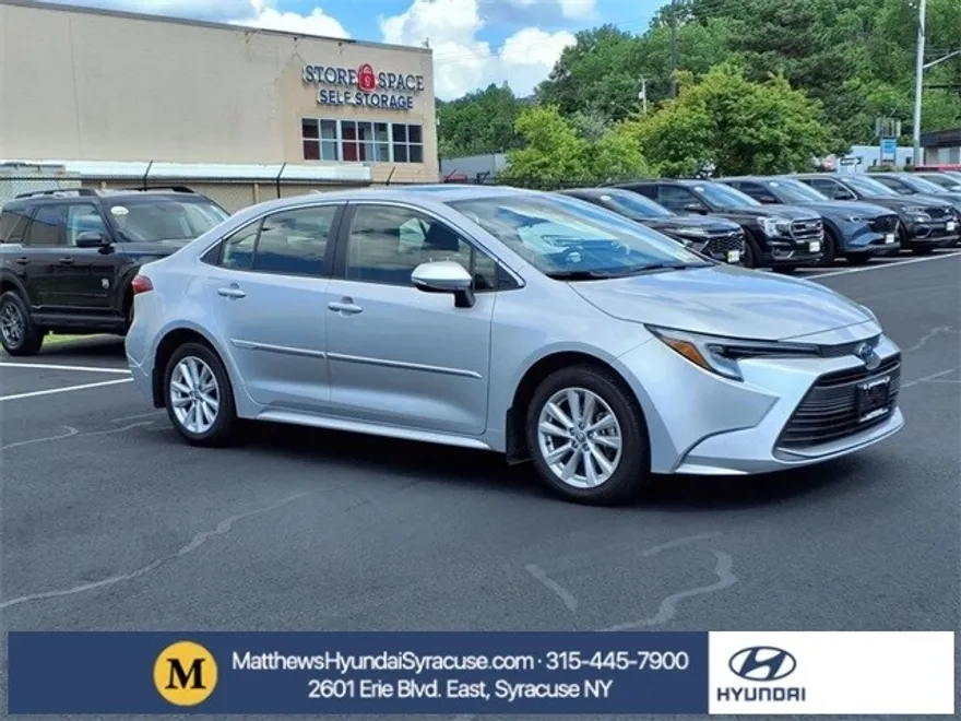 2024 Toyota Corolla Hybrid LE photo 1