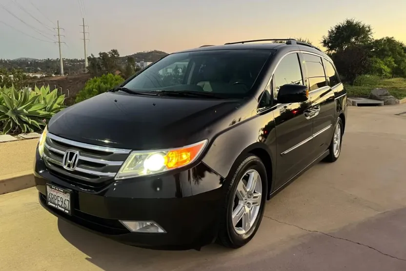 2011 Honda Odyssey Touring photo 1