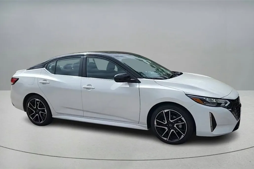 2024 Nissan Sentra SR photo 1