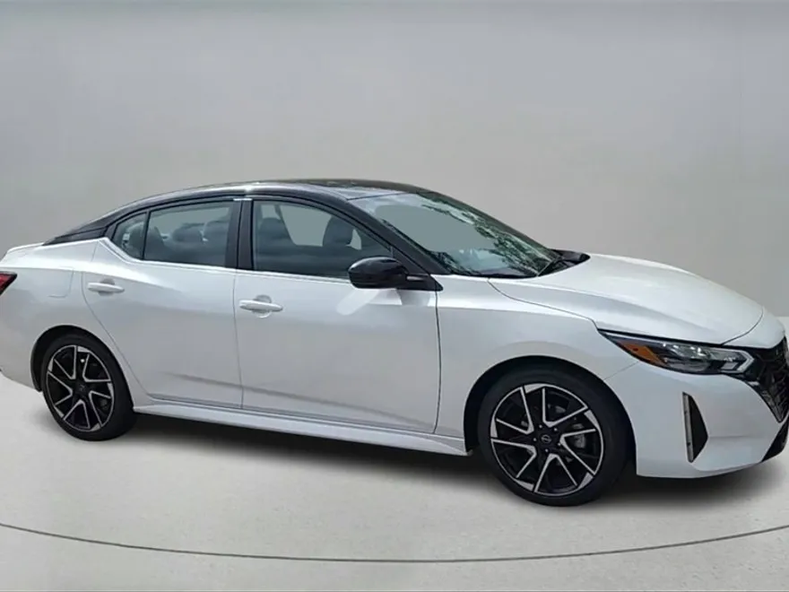 2024 Nissan Sentra SR photo 1
