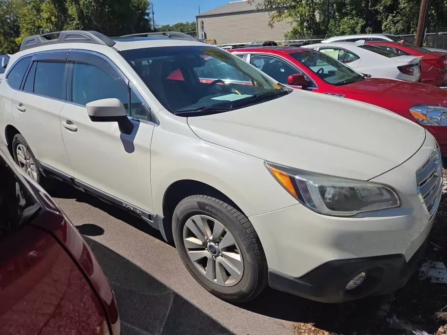 2015 Subaru Outback 2.5i Premium photo 1