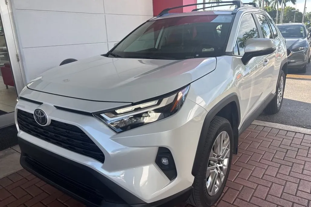 2025 Toyota RAV4 XLE Premium photo 1