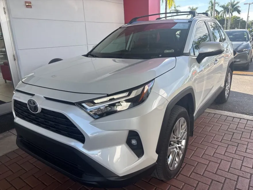 2025 Toyota RAV4 XLE Premium photo 1