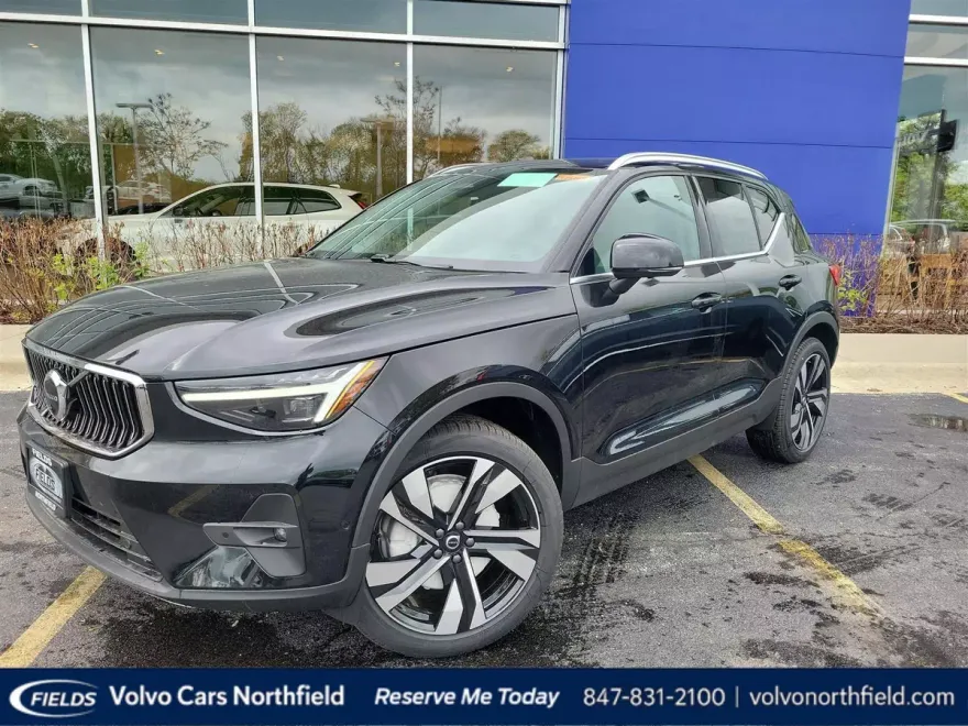 2025 Volvo XC40 photo 1