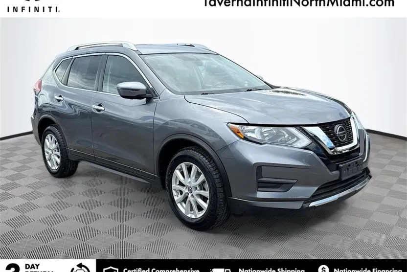 2018 Nissan Rogue SV photo 1