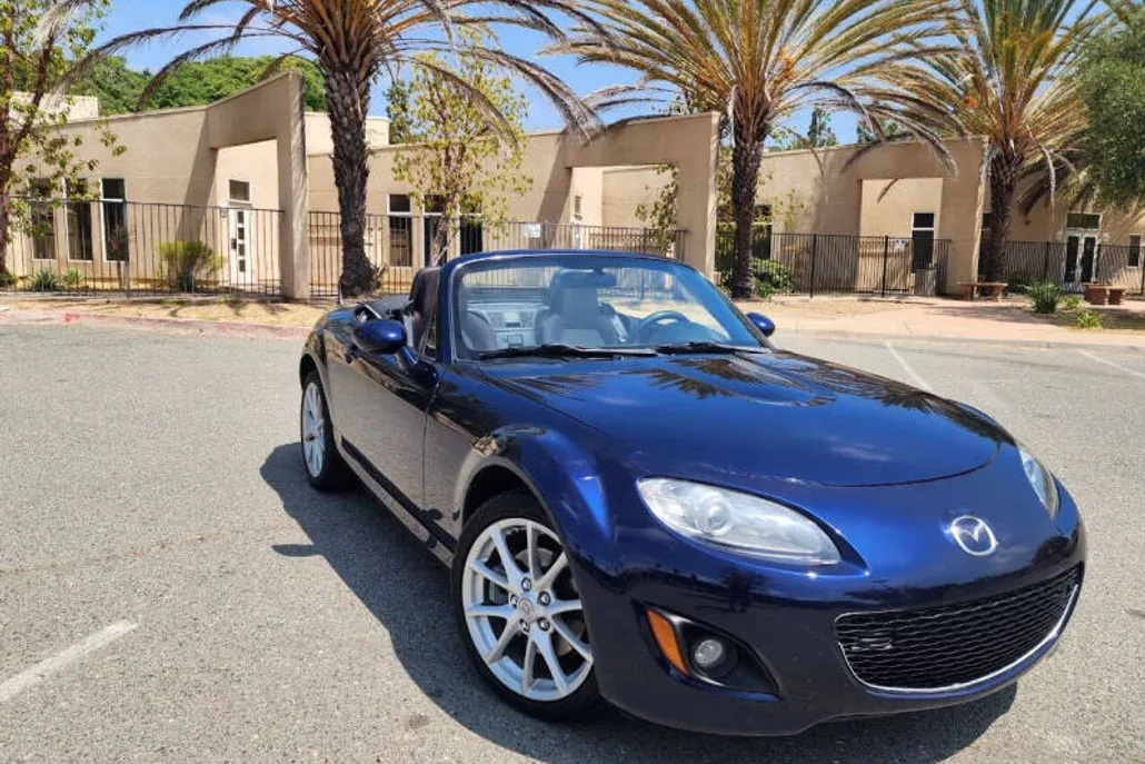 2010 Mazda MX-5 Miata Miata Touring photo 1