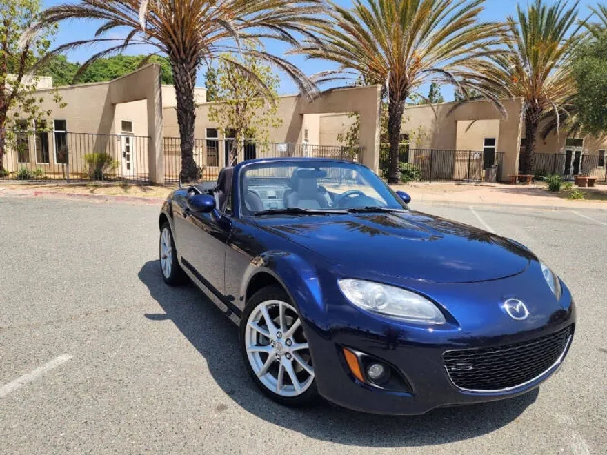 2010 Mazda MX-5 Miata Miata Touring photo 1