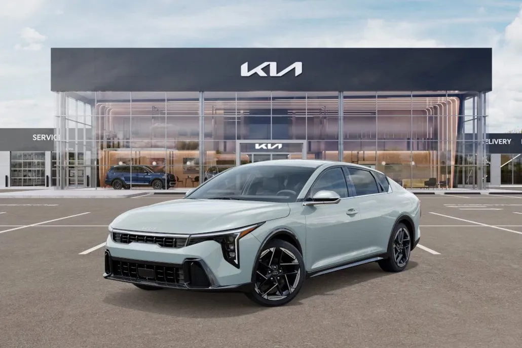 2025 Kia K4 GT-Line photo 1