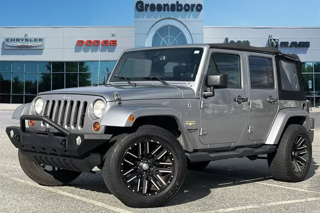2013 Jeep Wrangler Unlimited Sahara photo 1