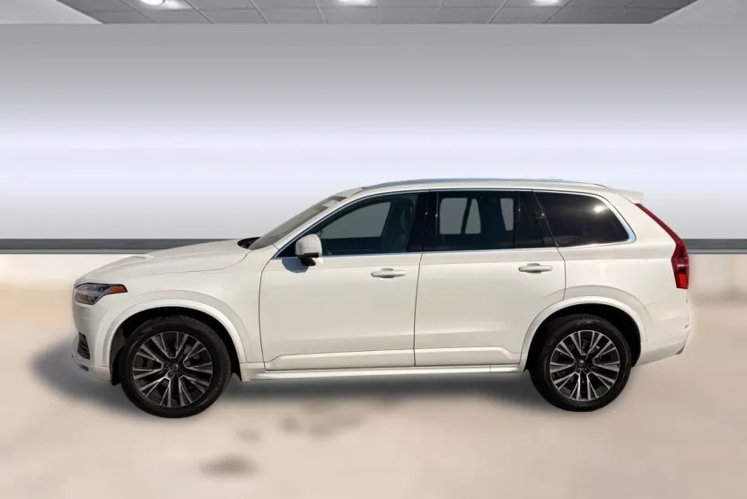 2021 Volvo XC90 Momentum photo 1