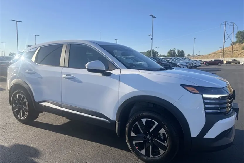 2025 Nissan Kicks SV photo 1