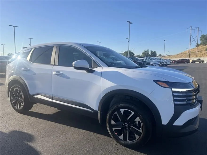 2025 Nissan Kicks SV photo 1