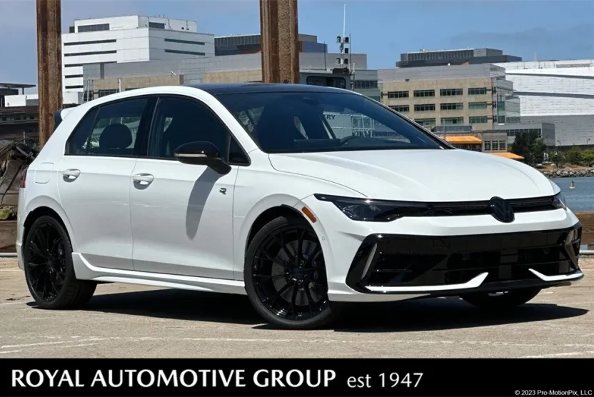 2025 Volkswagen Golf R photo 1