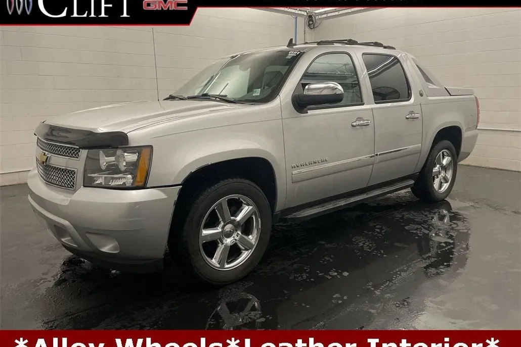 2013 Chevrolet Avalanche LTZ photo 1