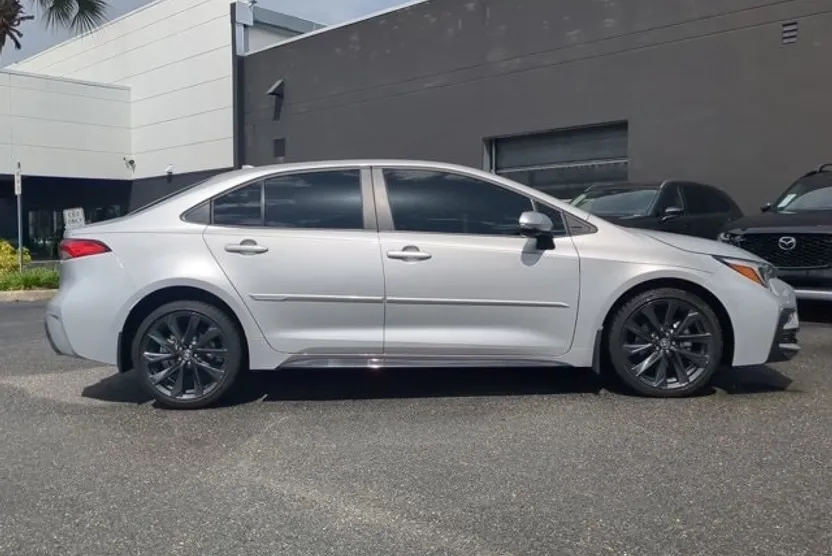 2024 Toyota Corolla SE photo 1
