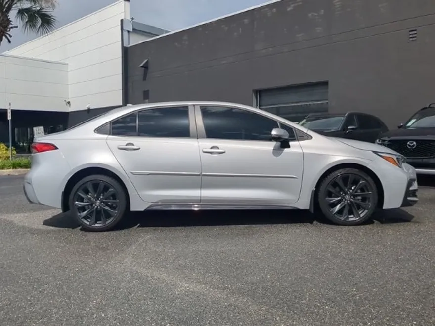 2024 Toyota Corolla SE photo 1