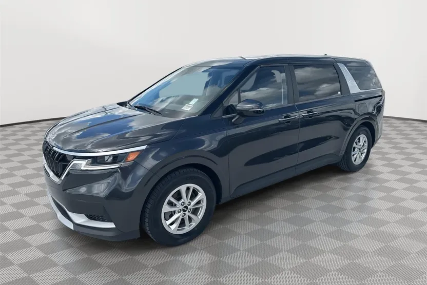 2024 Kia Carnival LX photo 1