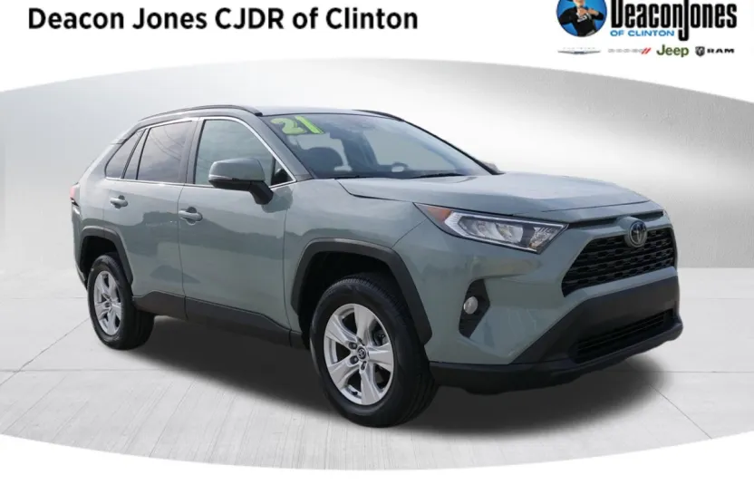 2021 Toyota RAV4 XLE photo 1