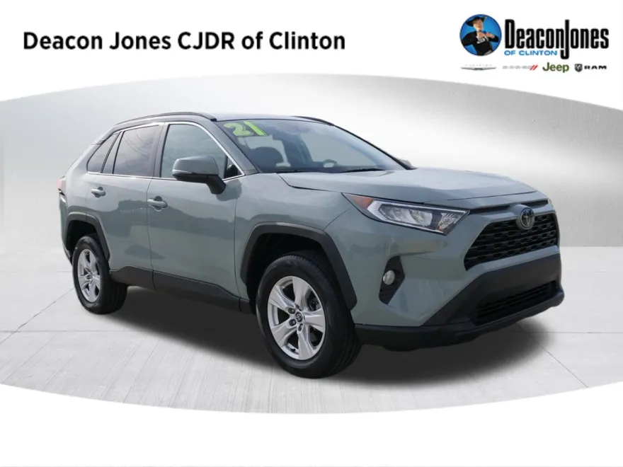 2021 Toyota RAV4 XLE photo 1
