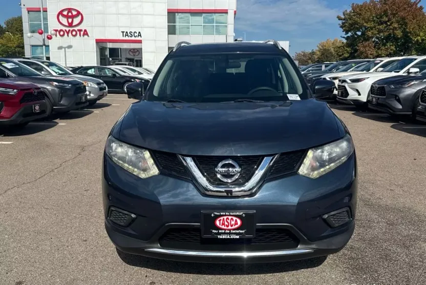 2016 Nissan Rogue SV photo 1