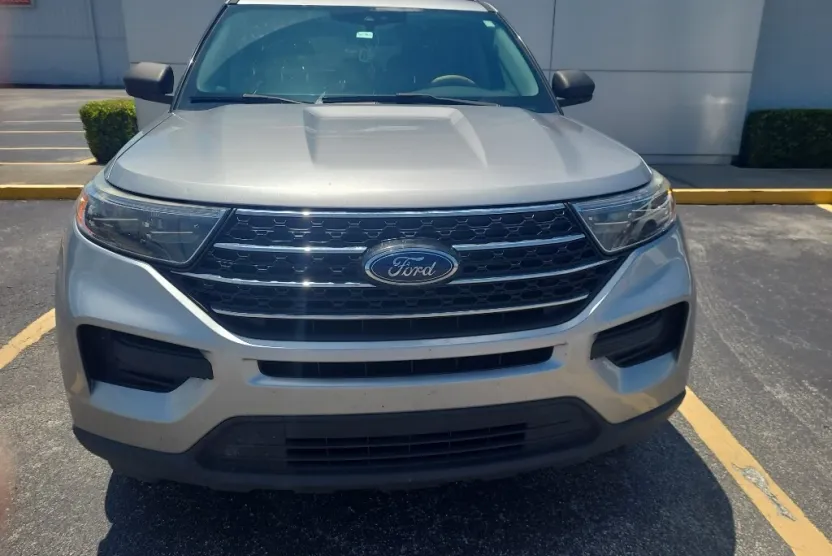 2021 Ford Explorer XLT photo 1