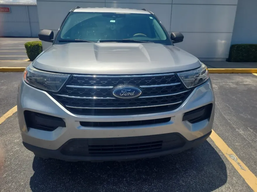 2021 Ford Explorer XLT photo 1