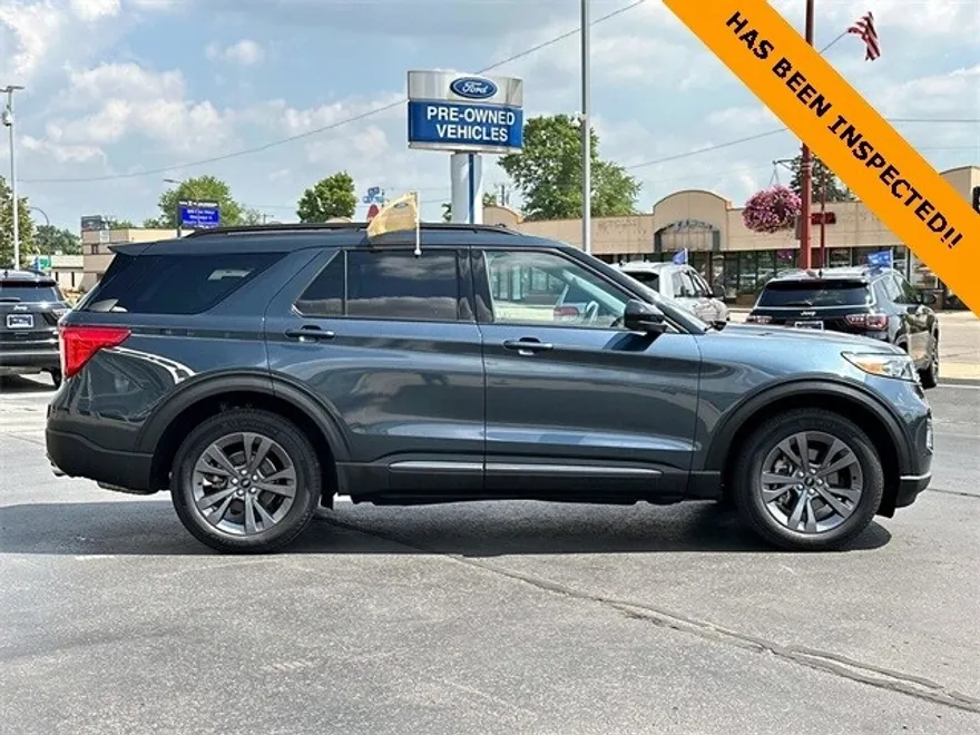 2023 Ford Explorer XLT photo 1