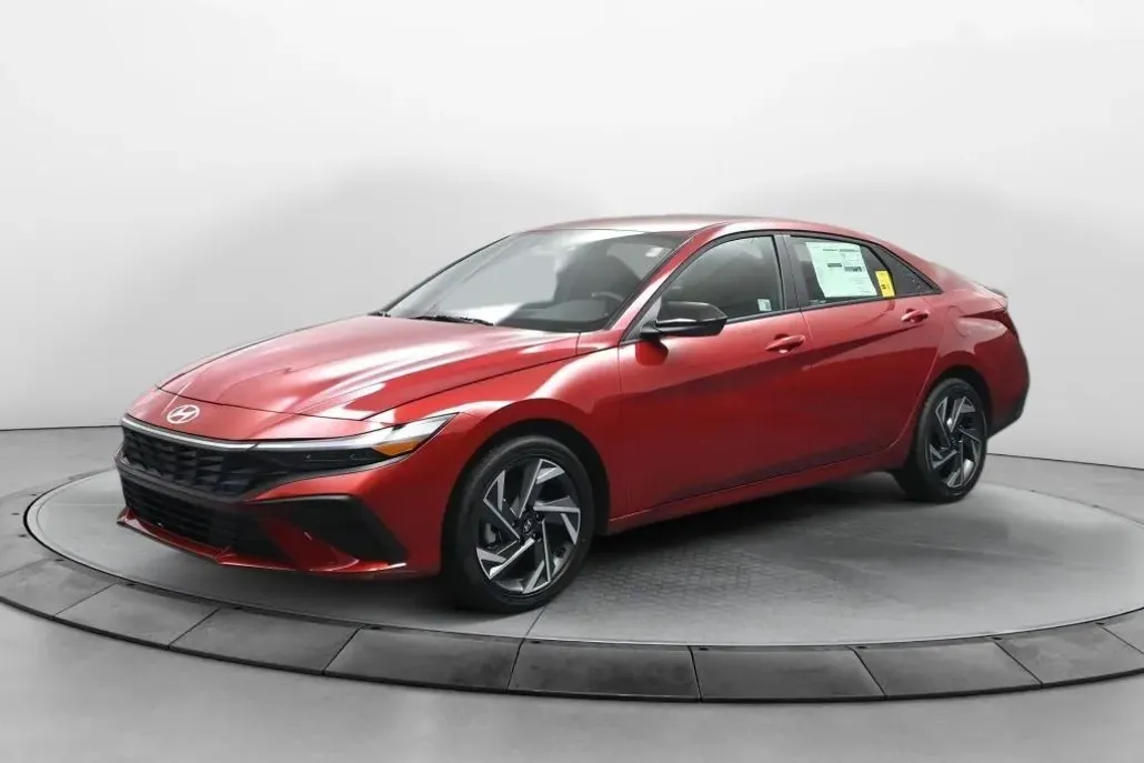 2025 Hyundai Elantra SEL Sport photo 1
