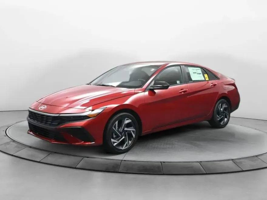 2025 Hyundai Elantra SEL Sport photo 1
