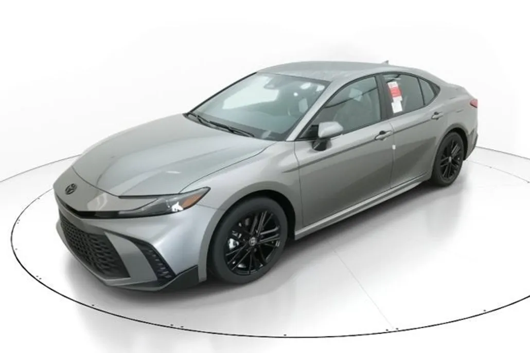 2026 Toyota Camry SE photo 1