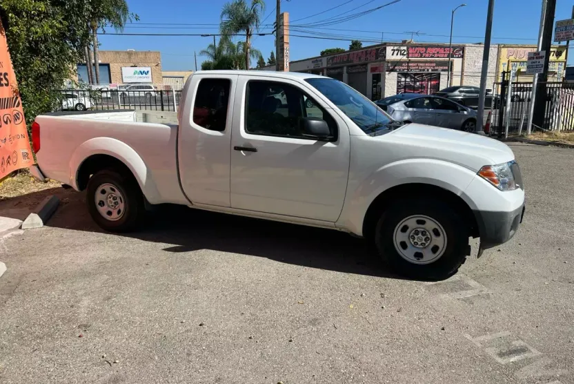 2017 Nissan Frontier King Cab S photo 1
