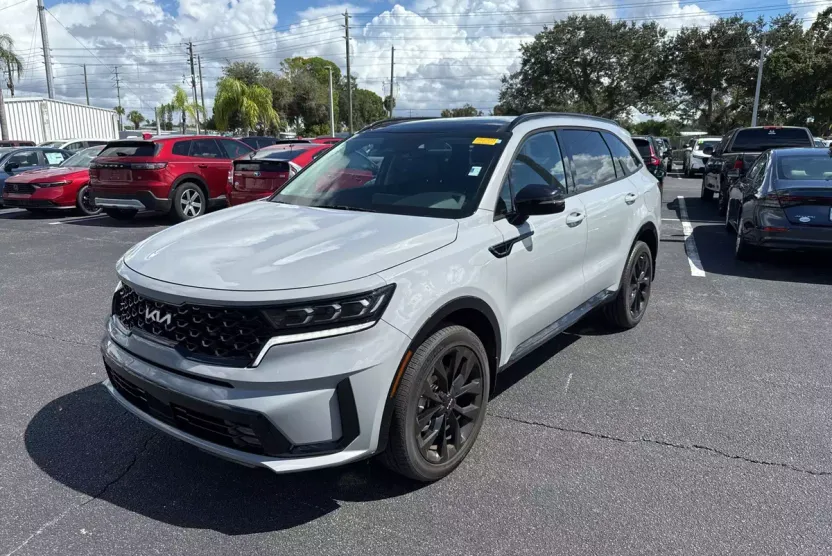 2023 Kia Sorento SX photo 1