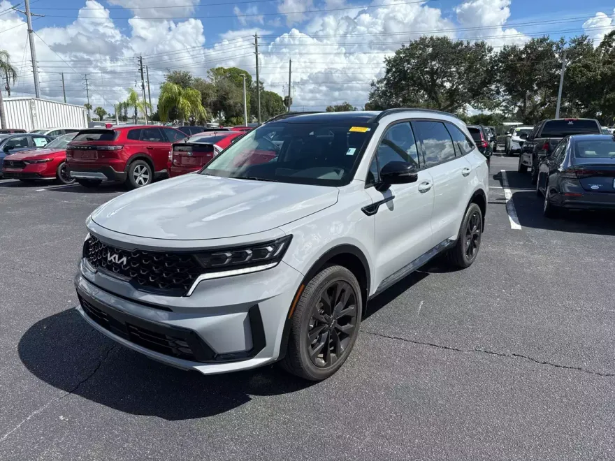 2023 Kia Sorento SX photo 1