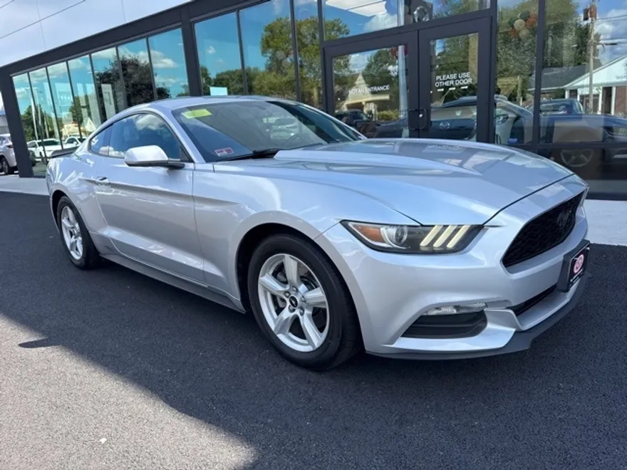 2017 Ford Mustang V6 photo 1