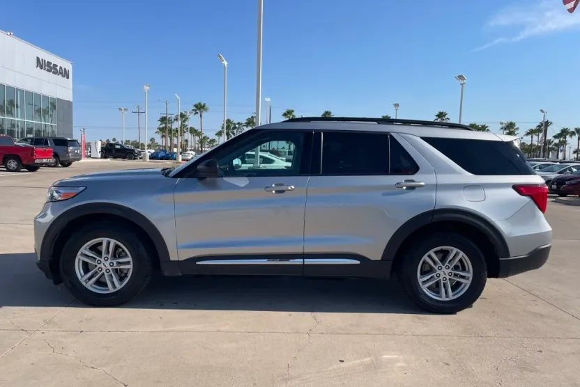 2024 Ford Explorer XLT photo 1