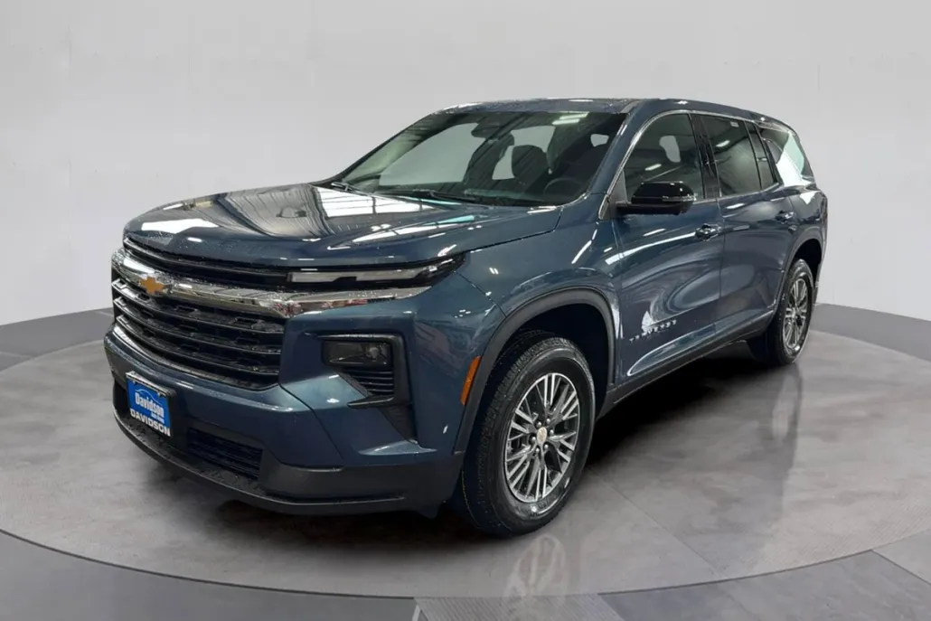 2024 Chevrolet Traverse LS photo 1
