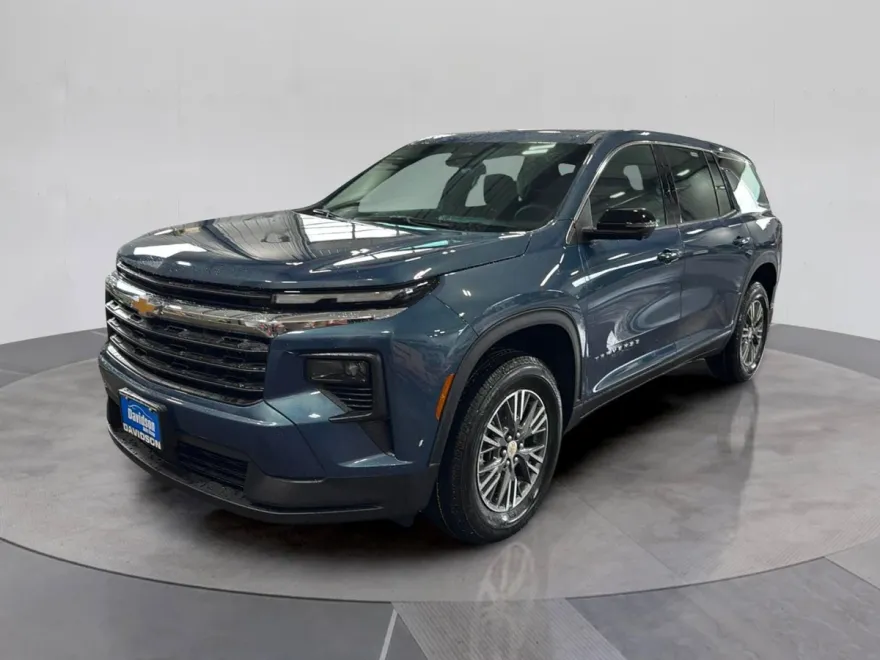 2024 Chevrolet Traverse LS photo 1