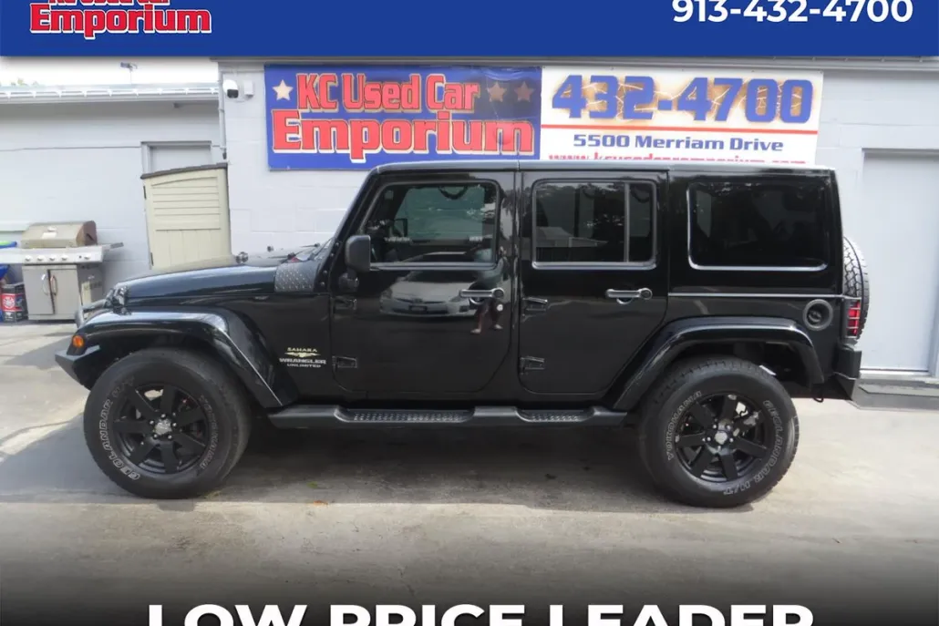 2013 Jeep Wrangler Unlimited Sahara photo 1