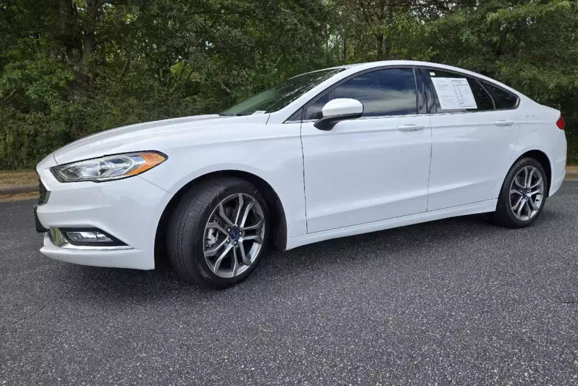 2017 Ford Fusion SE photo 1