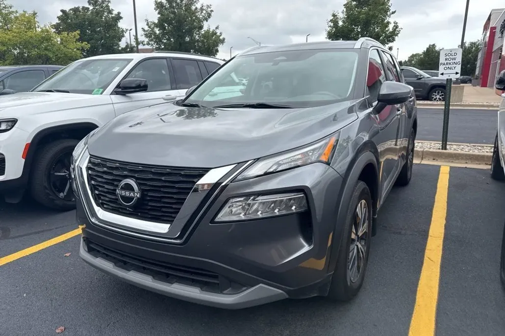 2022 Nissan Rogue SV photo 1