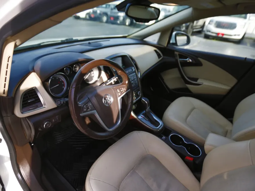 2013 Buick Verano Convenience photo 1