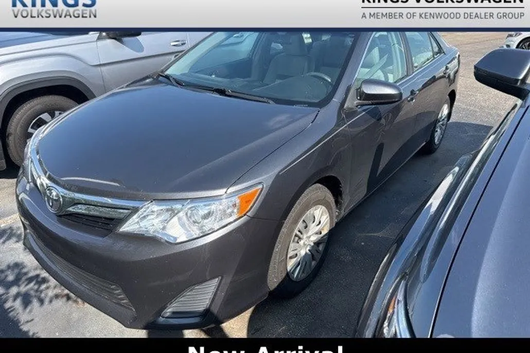 2012 Toyota Camry LE photo 1
