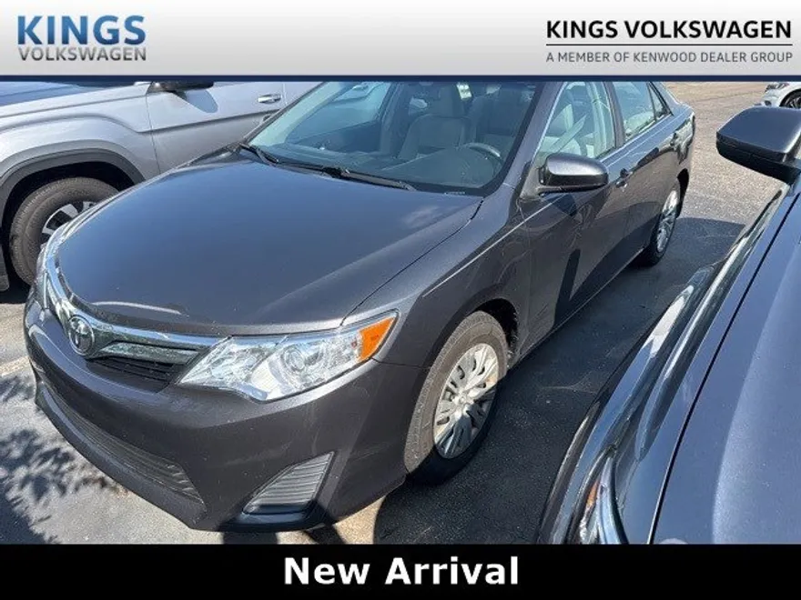 2012 Toyota Camry LE photo 1