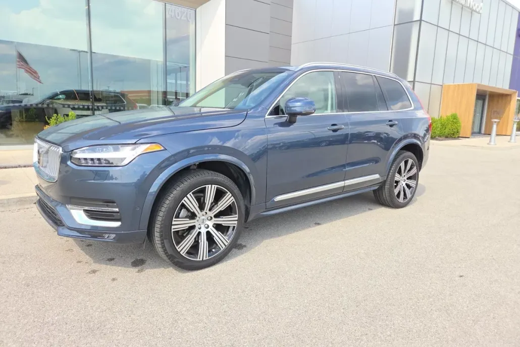 2024 Volvo XC90 Plus photo 1