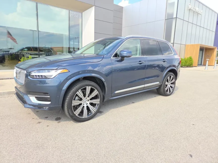 2024 Volvo XC90 Plus photo 1