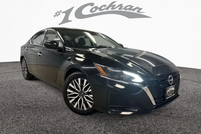 2023 Nissan Altima 2.5 SV photo 1
