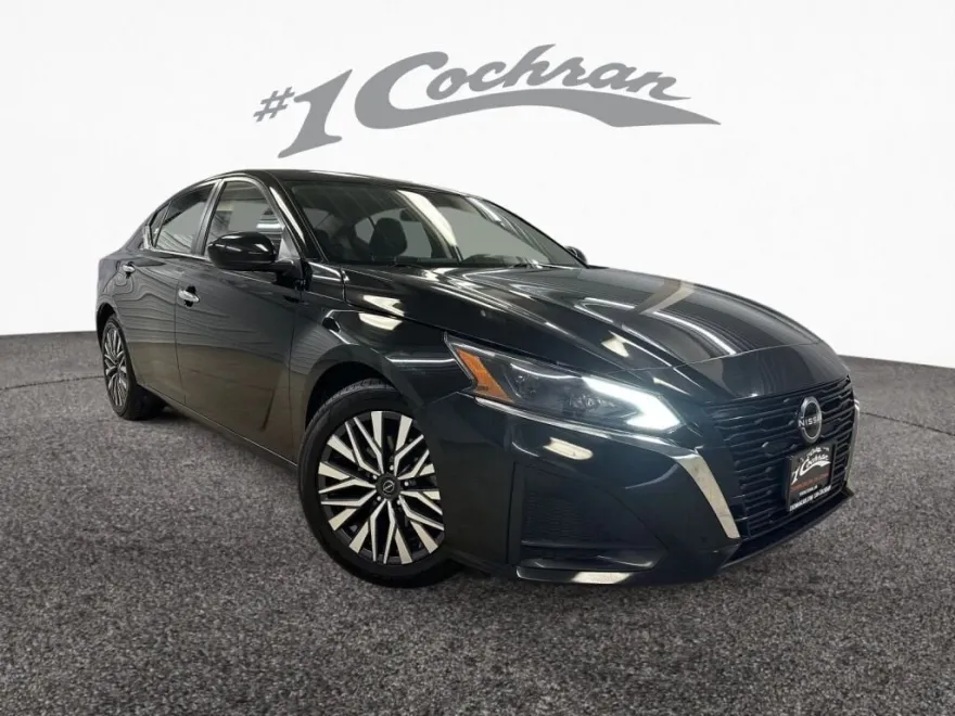 2023 Nissan Altima 2.5 SV photo 1