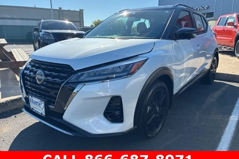 2024 Nissan Kicks SR photo 1