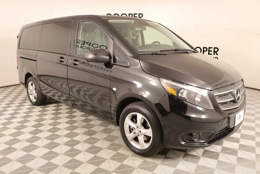 2018 Mercedes Benz Metris Passenger photo 1